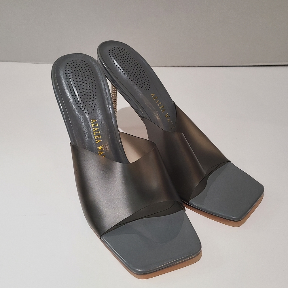 Azalea Wang Vita Sandal Detail on Heel Size 7.5‎